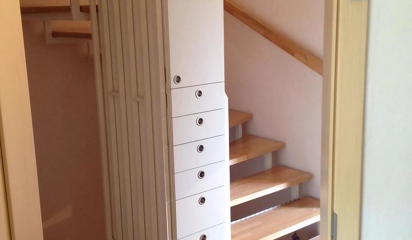 Wäscheschrank & Treppe
